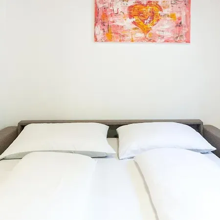 アパート アパーテメンツ ファム グラインザー ミレッラ ノイシュティフト・イム・シュトゥーバイタール