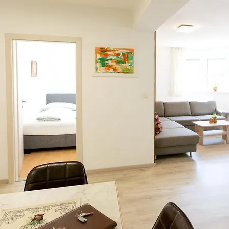 アパーテメンツ ファム グラインザー ミレッラ *