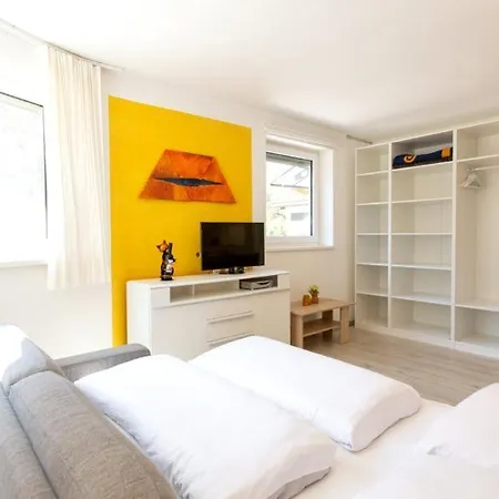 Fam. Gleinser Mirella * ניוסטיפט אים סטובאיטל